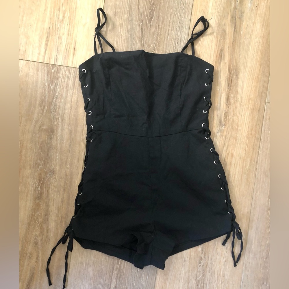 Showpo. Women’s Black Romper‎ New With Tag Size US 4
